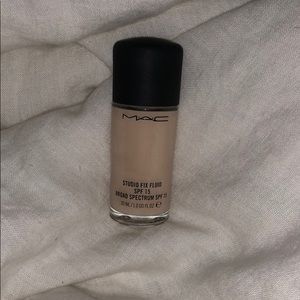 MAC studio fix flui SPF 15 liquid foundation